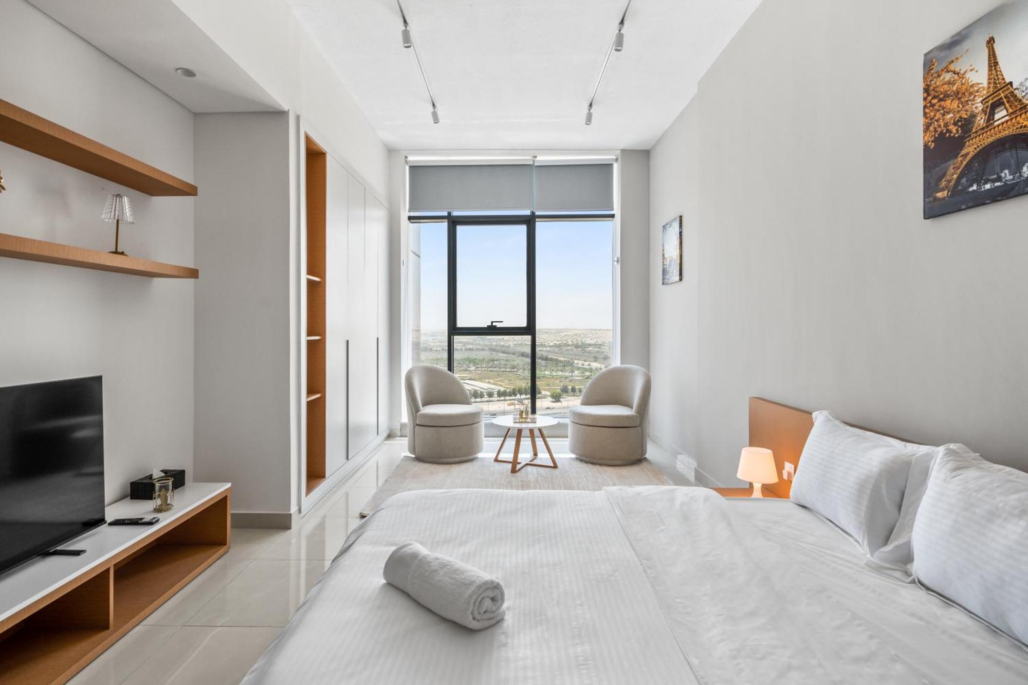 Bright In Vibrant Dubailand District Apartment *