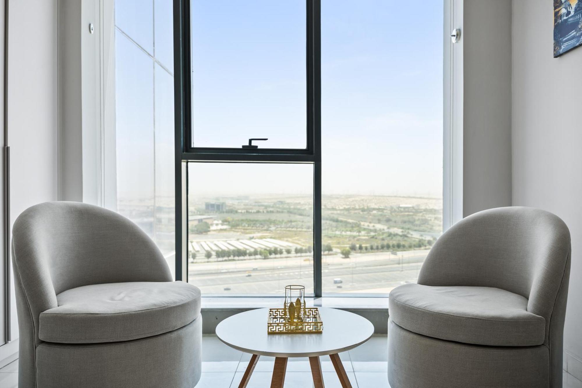 Bright In Vibrant Dubailand District Apartment