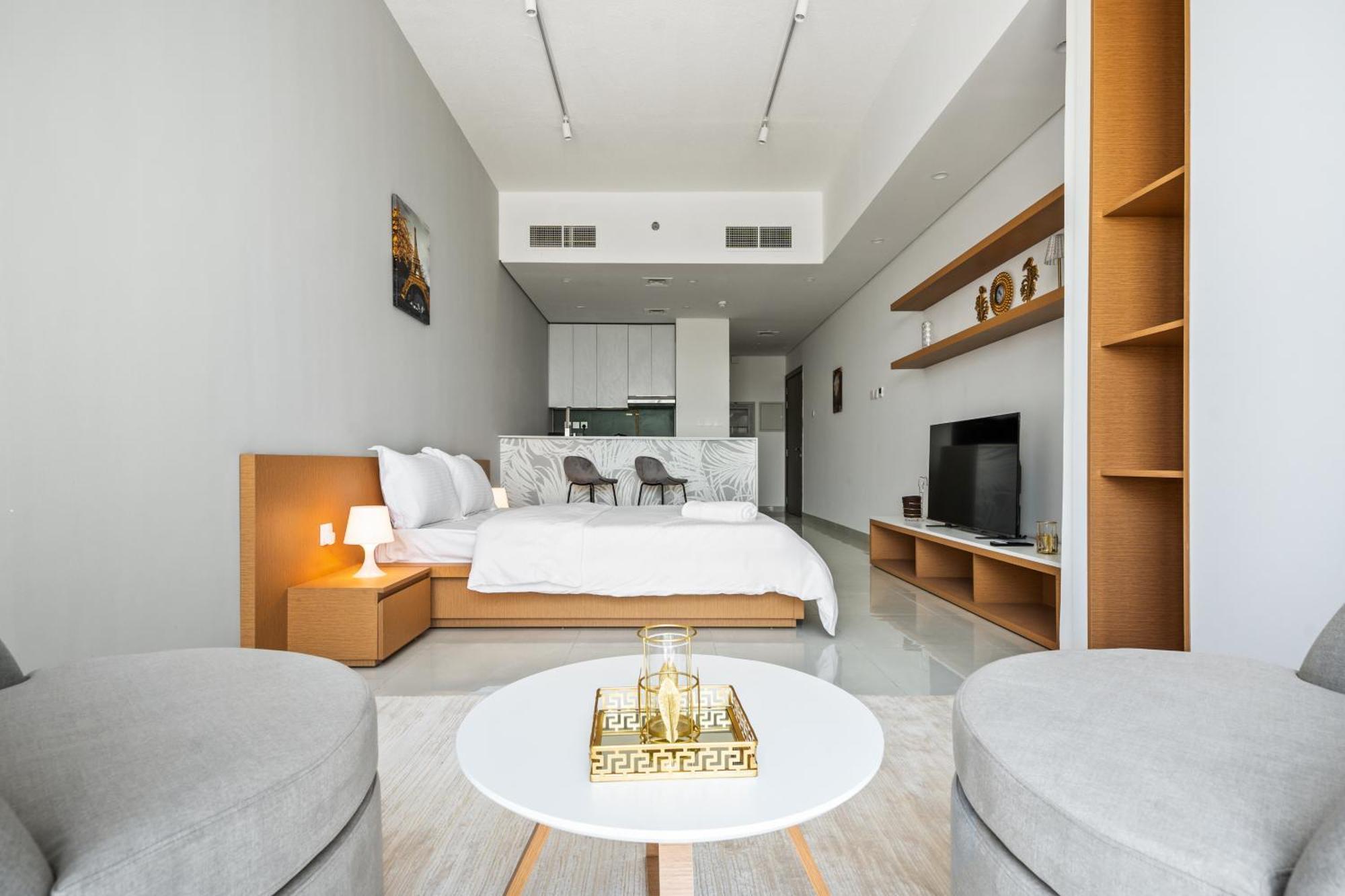 Bright In Vibrant Dubailand District Apartment Dubai